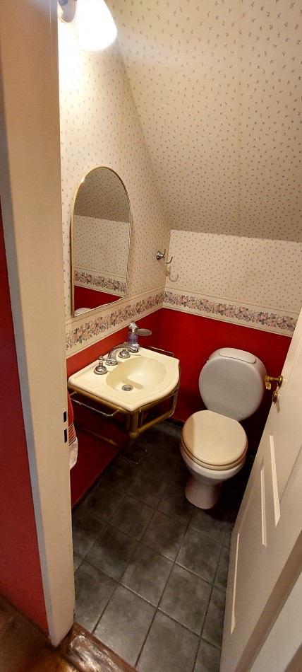 Excepcional triplex 4 ambientes, con patio c/parrilla y entrada de vehiculo
