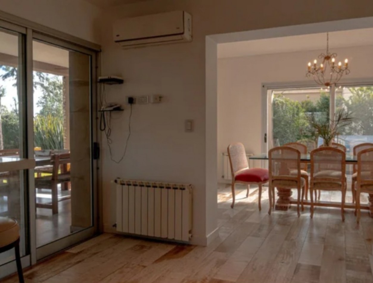 Impresionante casa 6 ambientes con fondo a laguna