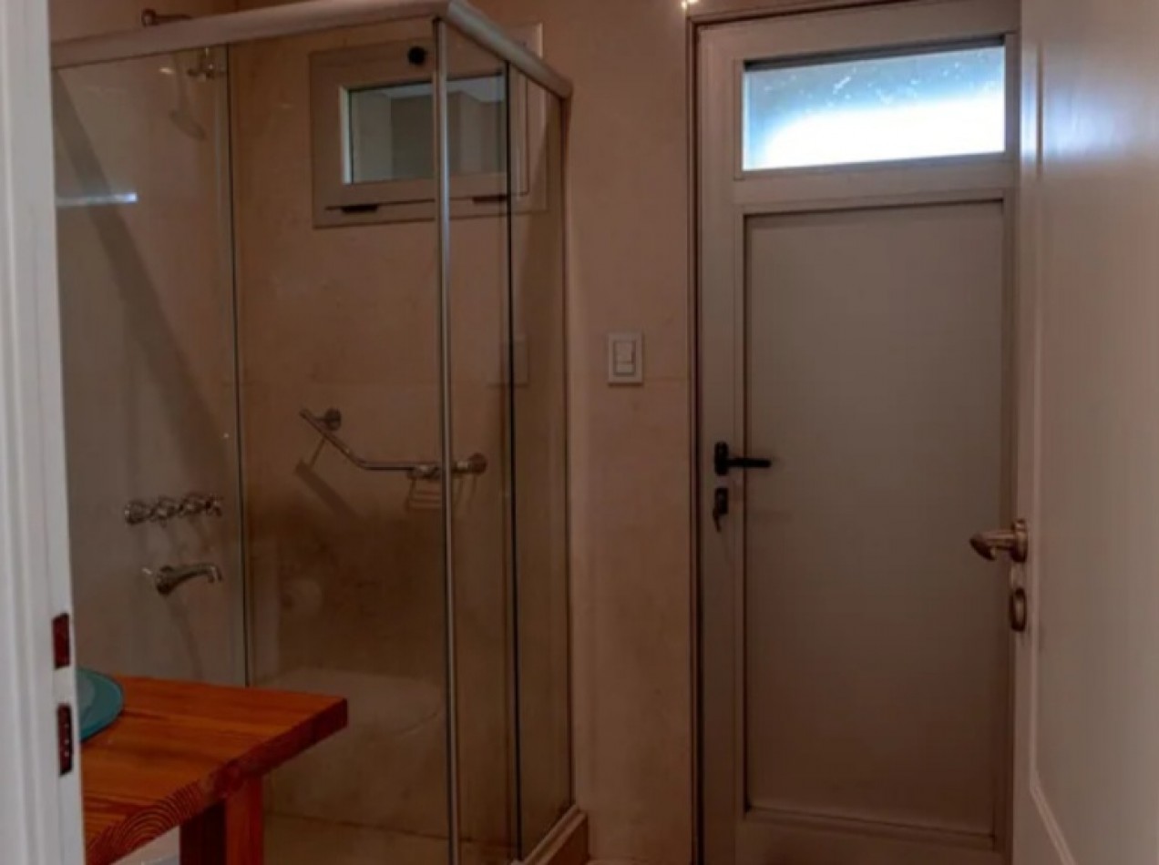 Impresionante casa 6 ambientes con fondo a laguna
