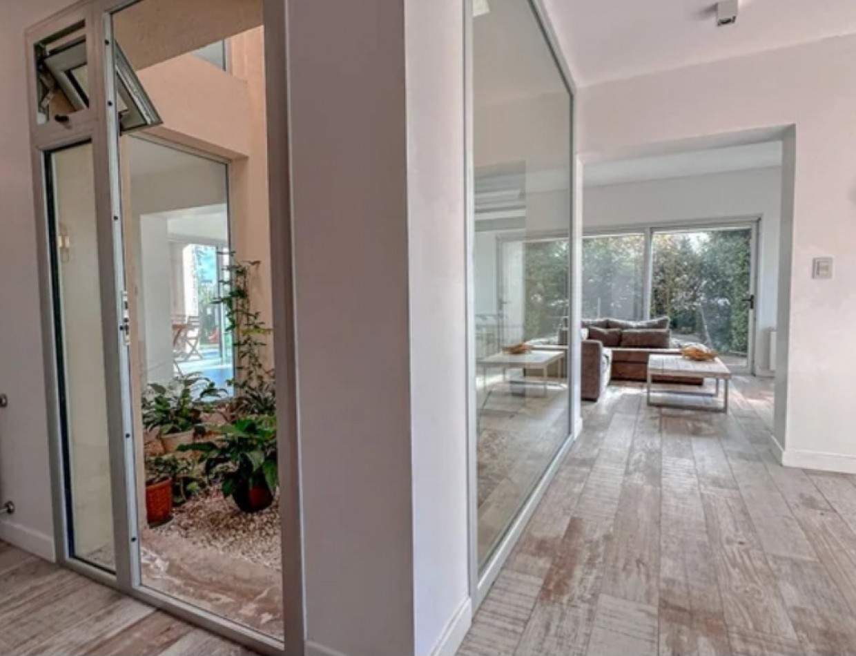 Impresionante casa 6 ambientes con fondo a laguna