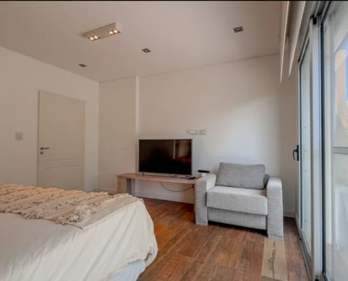 Impresionante casa 6 ambientes con fondo a laguna