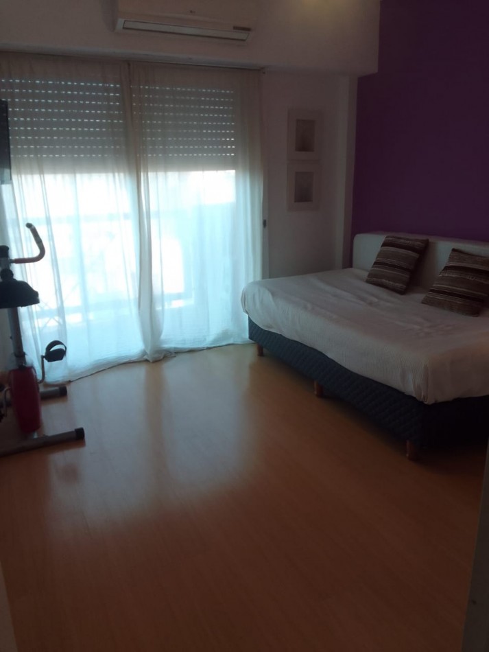 Enorme depto 4 ambientes, con dependencia de servicio y dos balcones.