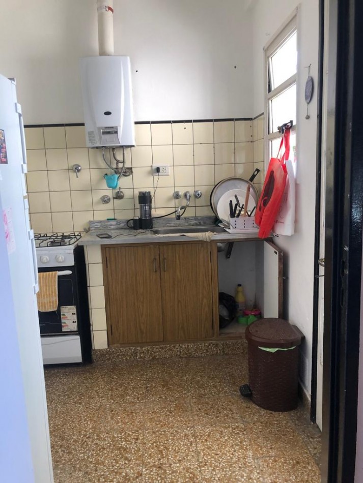 Depto 2 ambientes lateral, a metros de la estacion Lanus