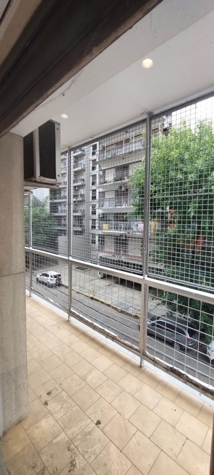 Excelente semipiso de categoria. Con espacio guarda coche