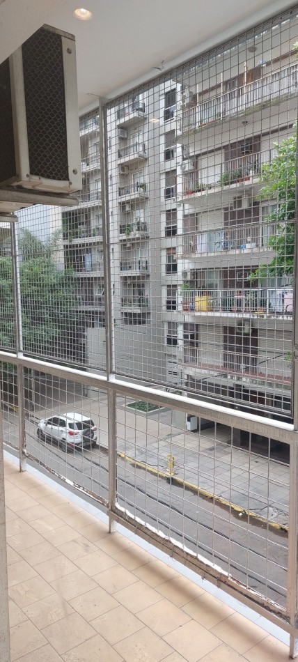 Excelente semipiso de categoria. Con espacio guarda coche