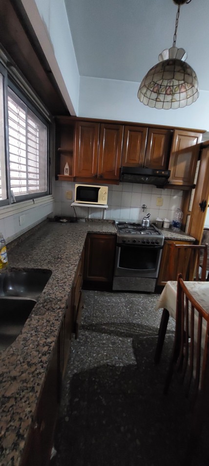 Excelente semipiso de categoria. Con espacio guarda coche