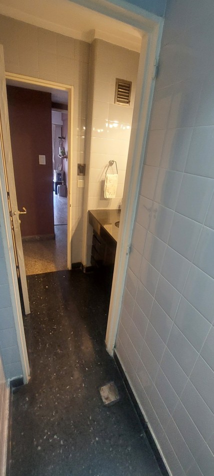 Enorme depto 4 ambientes, con dependencia de servicio y dos balcones.