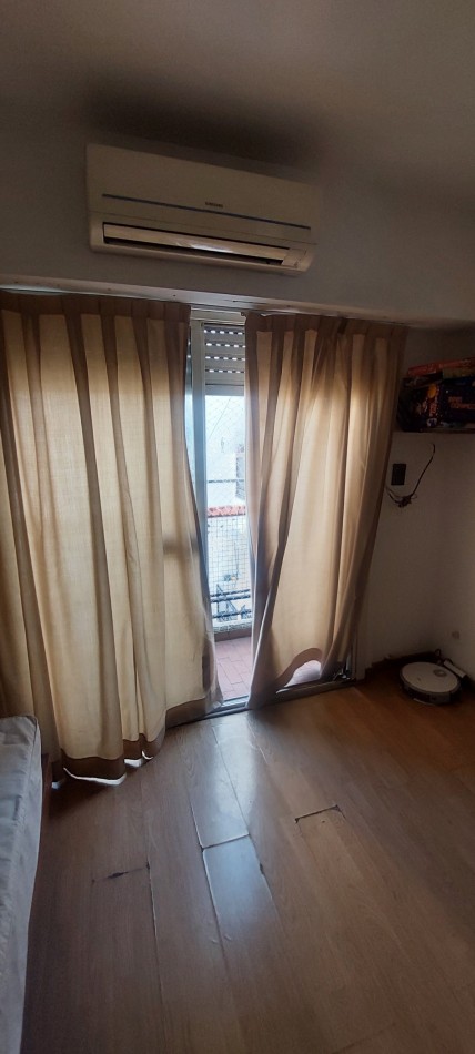 Excelente depto 4 ambientes de 100m2, con dependencia de servicio y 2 balcones