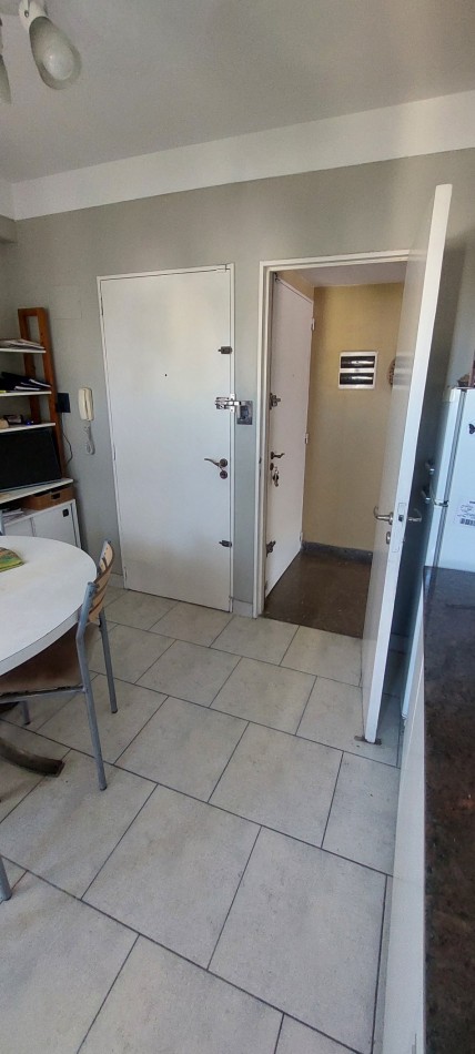 Excelente depto 4 ambientes de 100m2, con dependencia de servicio y 2 balcones