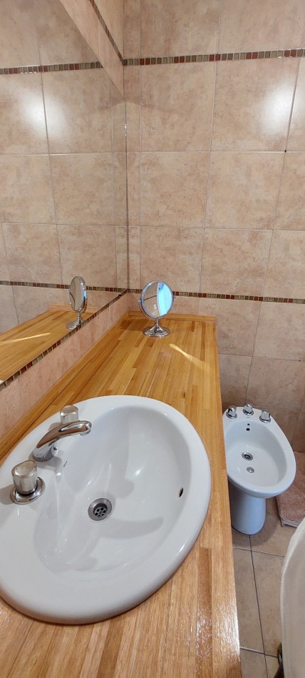 Semipiso 2 ambientes en alquiler sobre la calle Tucuman al 1300.