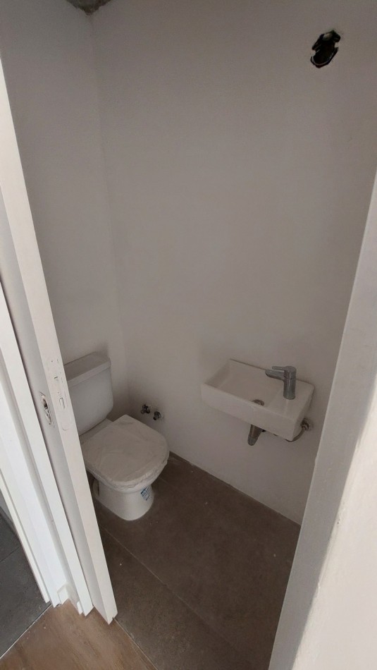 Excelente 2 ambientes. Balcon con parrilla y piscina. APTO CREDITO !!!