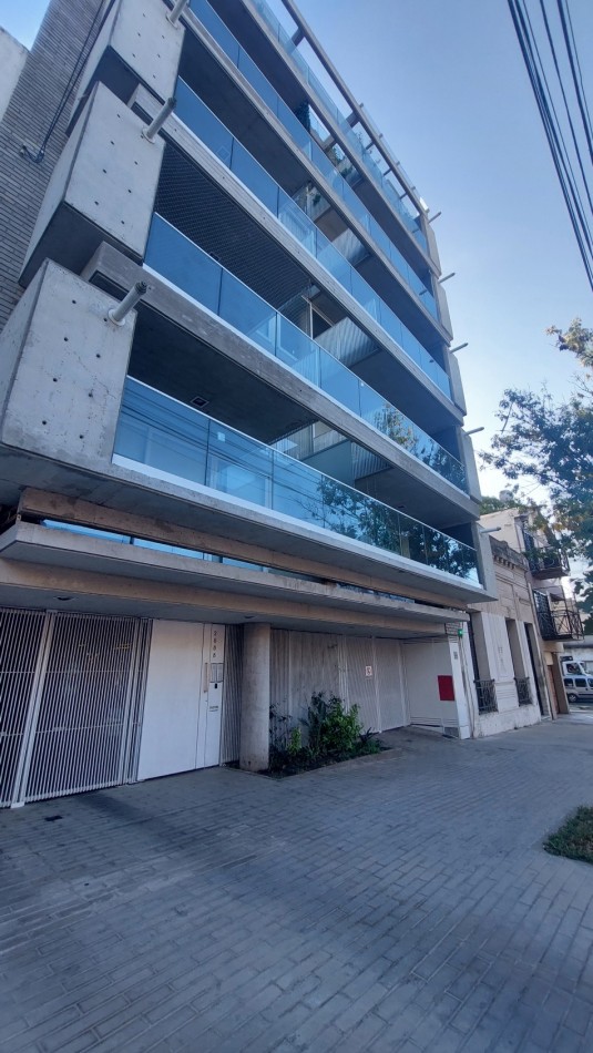 Excelente 2 ambientes. Balcon con parrilla y piscina. APTO CREDITO !!!