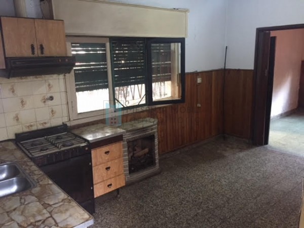 Casa en Venta 3 ambientes sobre esquina. Ideal Inversor, Lanús.