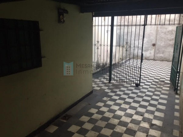 Casa en venta 3 ambientes sobre Hector Noya 3086. Lanús Oeste