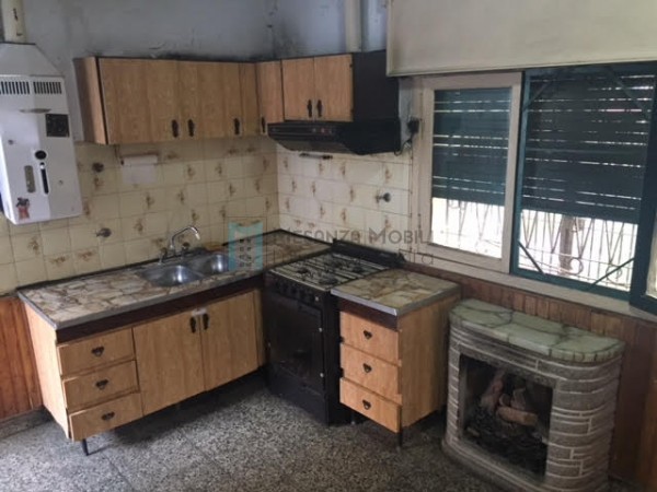 Casa en venta 3 ambientes sobre Hector Noya 3086. Lanús Oeste