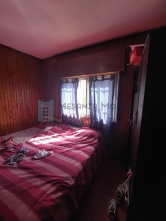 Casa 4 ambientes en Longchamps con garage y fondo libre. Oportunidad !!!