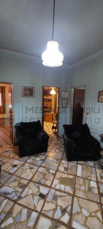 Casa 4 ambientes, con local, garage y terraza transitable. Lanus Oeste