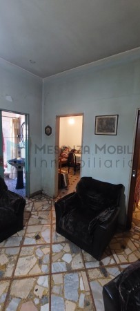 Casa 4 ambientes, con local, garage y terraza transitable. Lanus Oeste