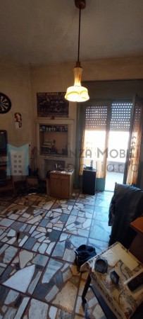 Casa 4 ambientes, con local, garage y terraza transitable. Lanus Oeste