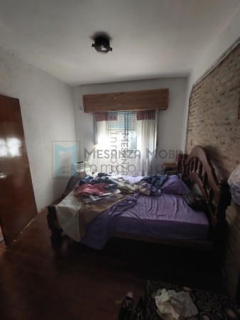 Casa 4 ambientes en Longchamps con garage y fondo libre. Oportunidad !!!