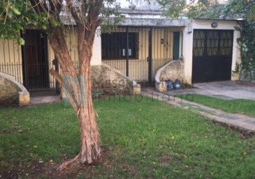Casa en Venta 3 ambientes sobre esquina. Ideal Inversor, Lanús.
